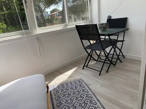 Interior - Apartment 'Montiro' with Mountain View, Wi-Fi and Air Conditioning (L'Escala)