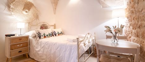 1 chambre, fer et planche à repasser, literie fournie