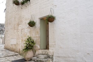 Exterior detail - Apartment 'Suite Carlomaria In Ceglie' with Air Conditioning (Ceglie Messapica)