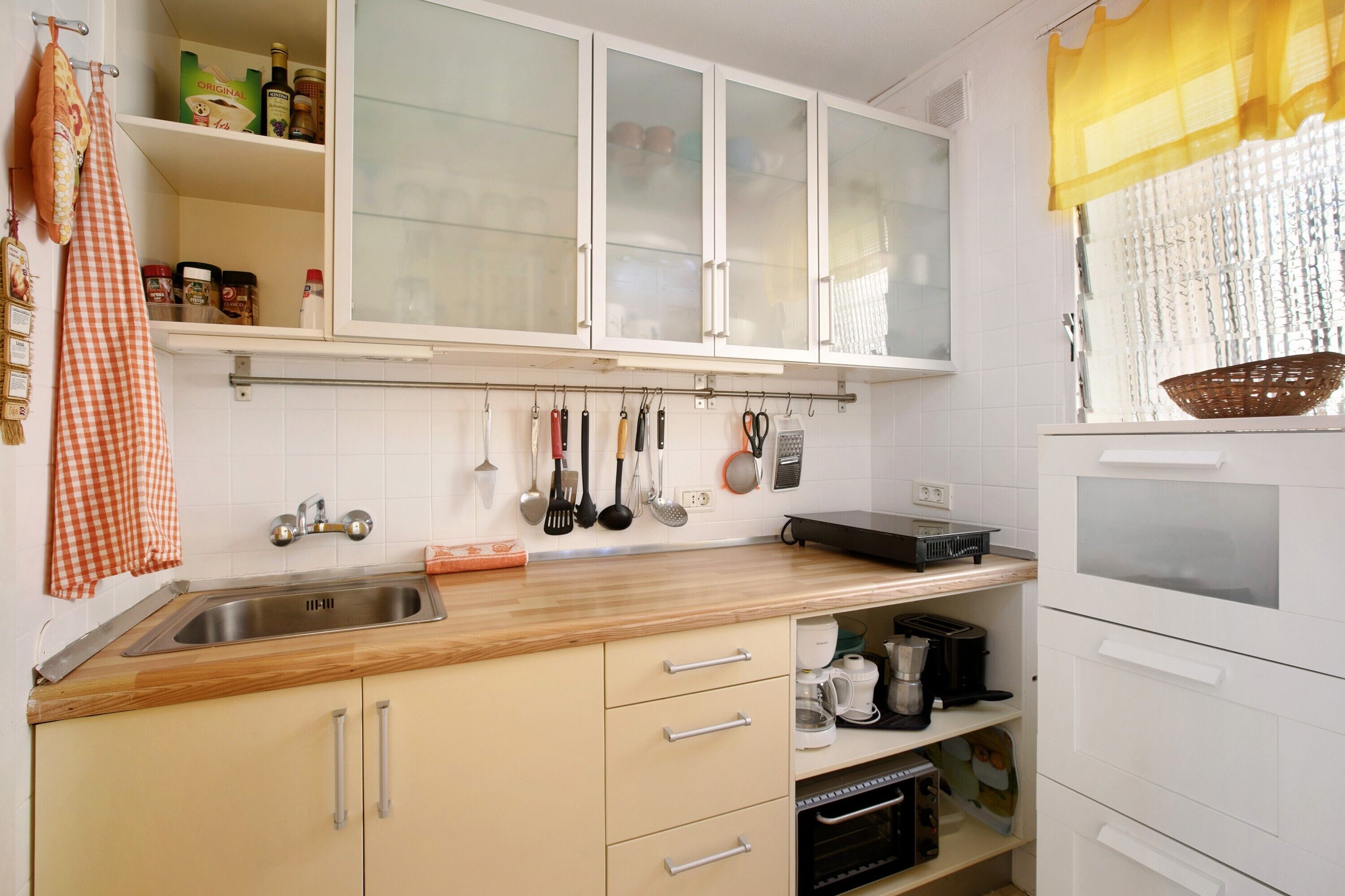 Geladeira, micro-ondas, fogão, cooktop