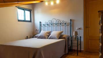 5 bedrooms, iron/ironing board, free WiFi, bed sheets