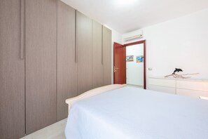 1 bedroom, iron/ironing board, free WiFi, bed sheets - Holiday Home "La Dimora del Piccolo Principe" with Private Terrace & Wi-Fi (Villasimius)