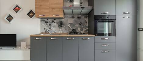 Kühlschrank, Mikrowelle, Ofen, Herdplatte