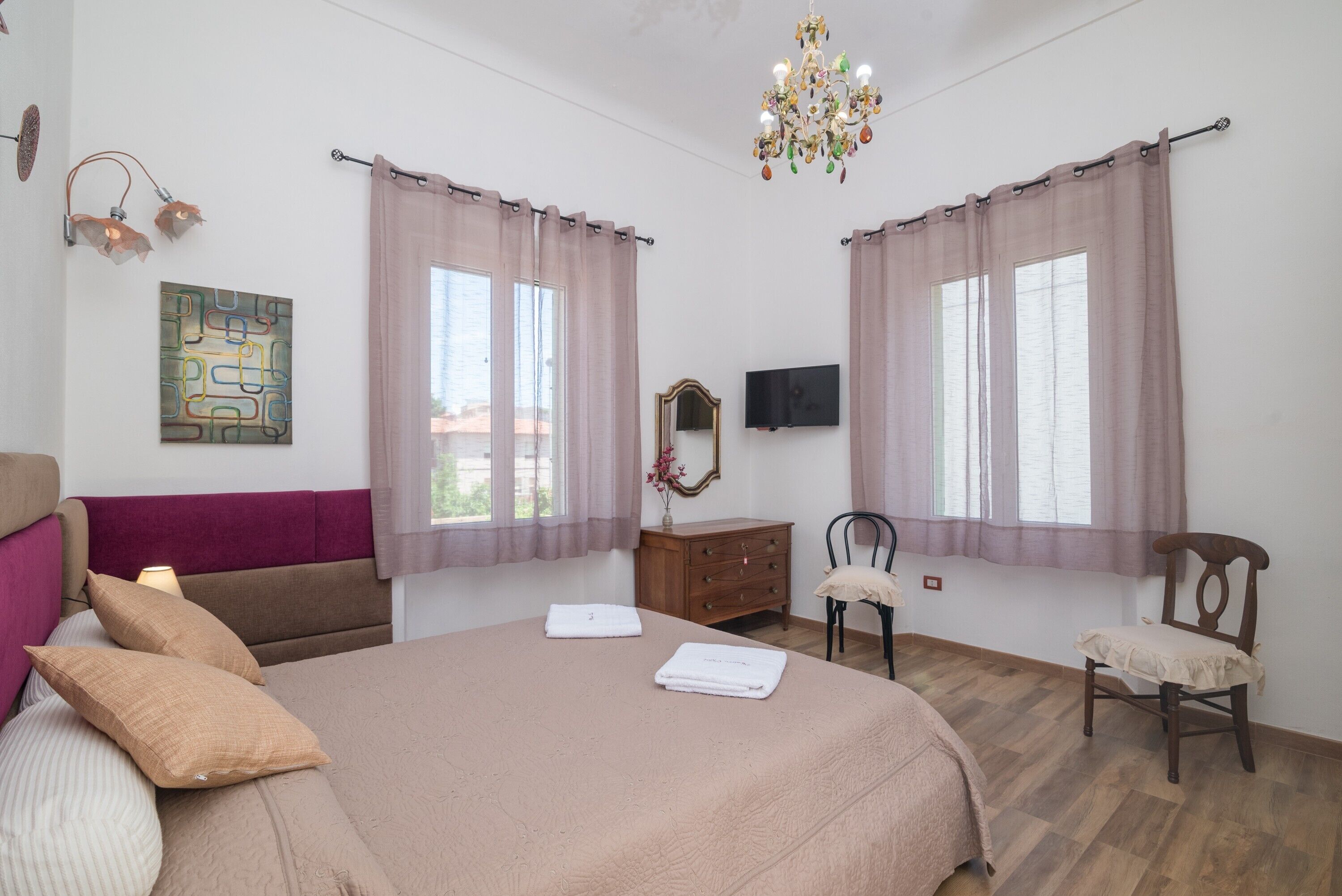 2 makuuhuonetta, silitysrauta/-lauta, ilmainen Wi-Fi, vuodevaatteet