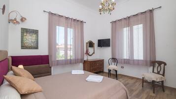 2 makuuhuonetta, silitysrauta/-lauta, ilmainen Wi-Fi, vuodevaatteet