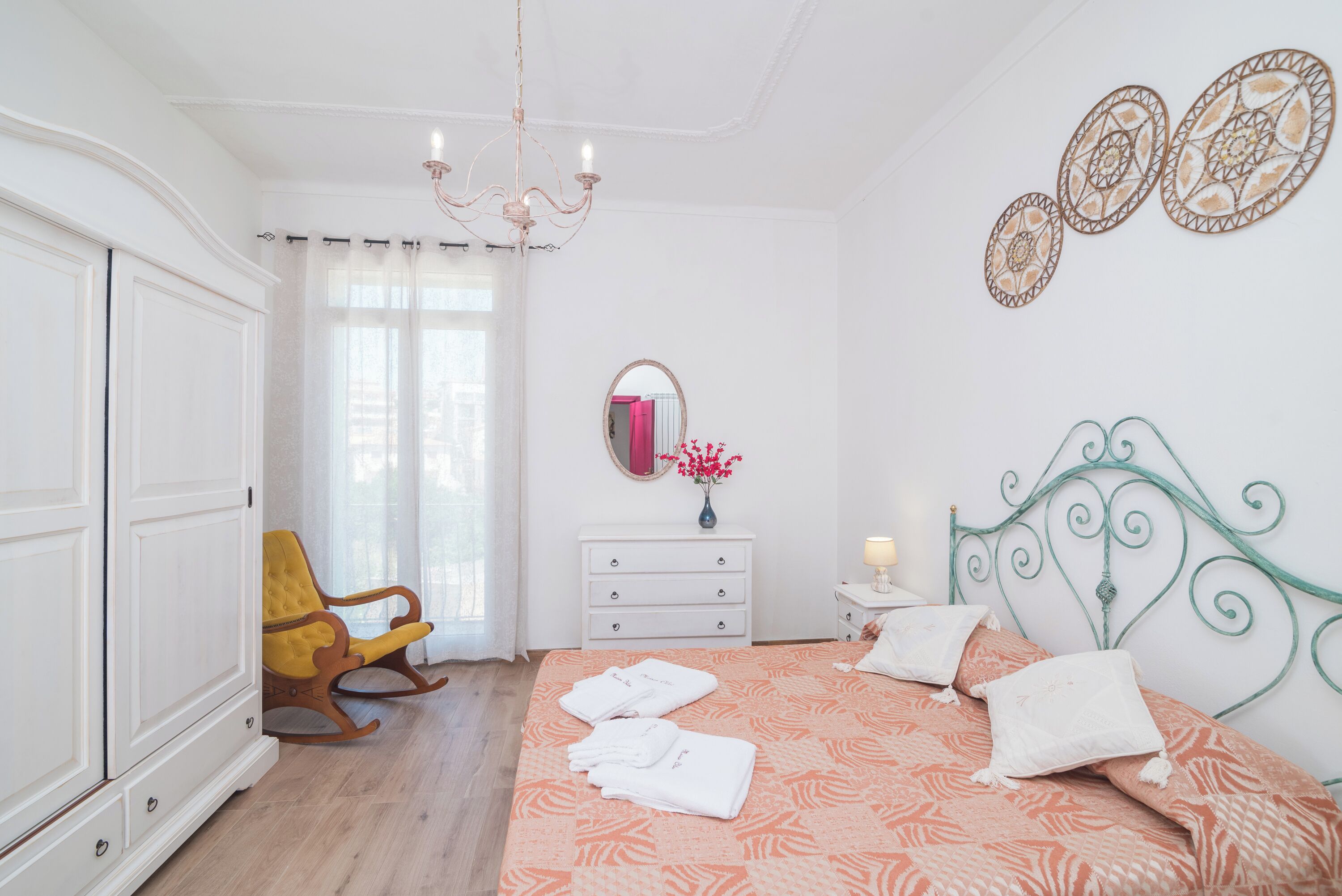 2 habitaciones, tabla de planchar con plancha y wifi gratis 