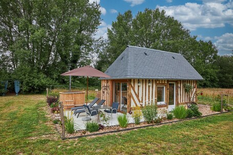 Exterior. Cottage 'Le Chouette Insolite' with Private Garden & Nordic Bath