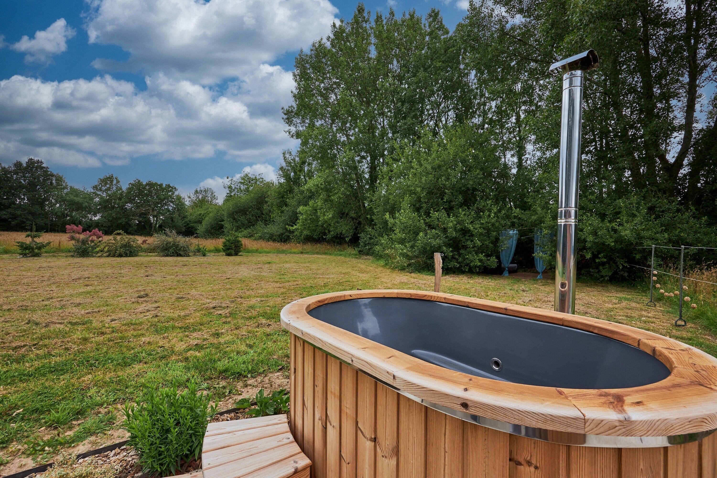 Bañera de hidromasaje al aire libre