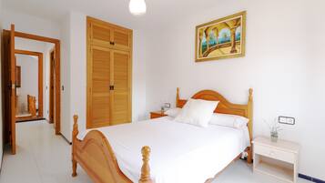 3 soverom, strykejern/-brett, wi-fi (inkludert) og sengetøy