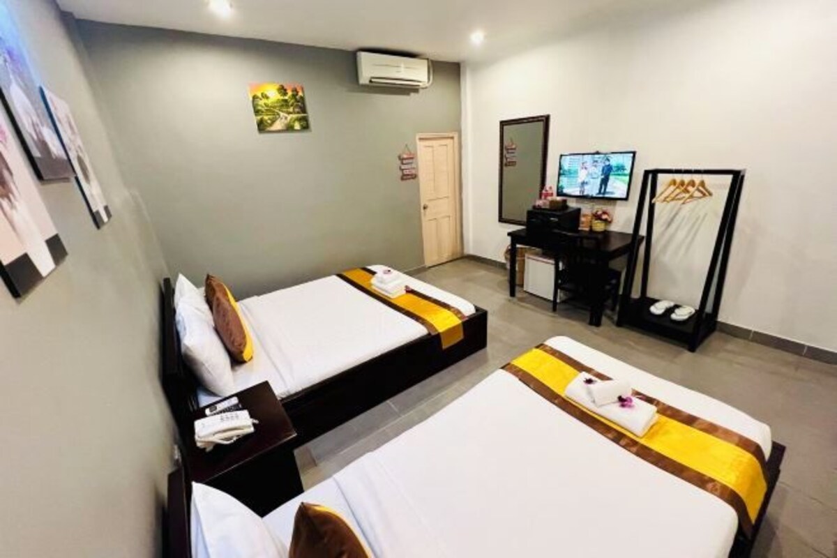 Nệm cao su hoạt tính (memory foam), bàn 