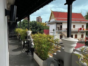 Terrace/patio - Sun Chakra Boutique Hotel (Phnom Penh)