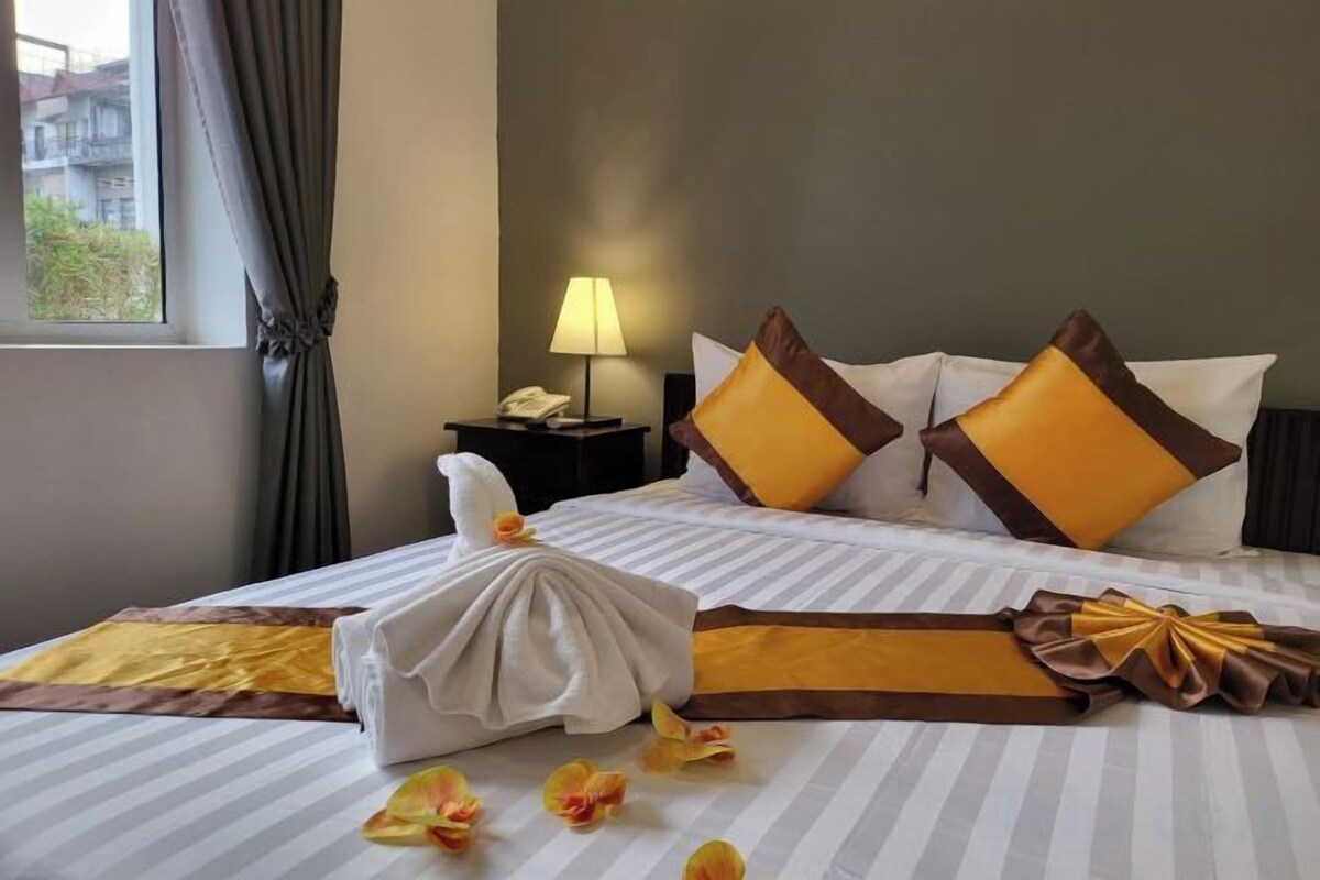 Materassi in memory foam, una scrivania, postazione laptop
