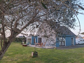 Exterior - Maison en Bois sur Grand Jardin et à 5 Minutes de la Plage (Plobannalec-Lesconil)