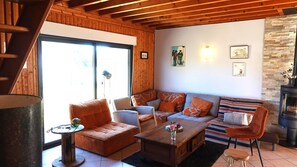 Smart TV, fireplace, DVD player, books - Maison en Bois sur Grand Jardin et à 5 Minutes de la Plage (Plobannalec-Lesconil)