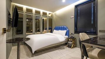 Standard Room | Desk, soundproofing, WiFi (free), individually decorated