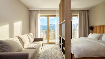 Superior Quadruple Room, Mountain View | 1 bedroom, iron/ironing board, free WiFi, bed sheets