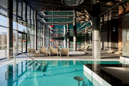 2 indoor pools