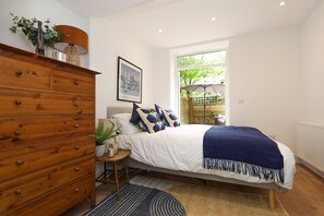 1 bedroom, travel cot, WiFi, bed sheets - Archway luxury interior designed 1 bed (London)