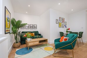 Smart TV - Archway luxury interior designed 1 bed (London)