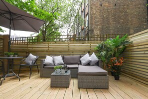 Outdoor dining - Archway luxury interior designed 1 bed (London)