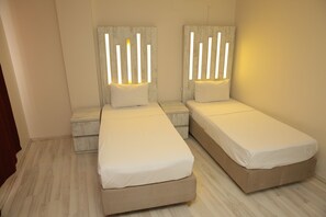 Traditional Double or Twin Room | In-room safe, laptop workspace, soundproofing, free WiFi
