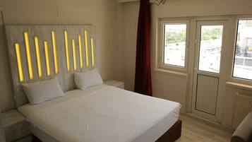 Classic Room | In-room safe, laptop workspace, soundproofing, free WiFi