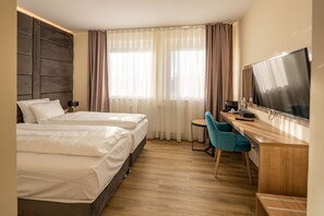 Superior Double Room | Desk, soundproofing, iron/ironing board, free cots/infant beds - O&O Hotel Oberursel (Oberursel)