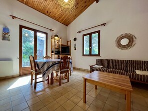 TV - Charming village house in Saint-Georges-d'Oléron, near the beach (Saint-Georges-d'Oléron)