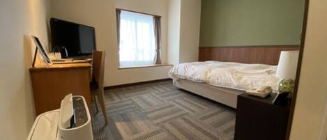 1 makuuhuone, työpöytä, silitysrauta/-lauta, vuodevaatteet