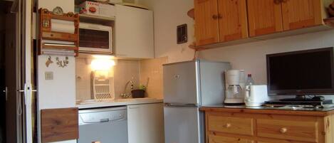 Oven, dishwasher, toaster