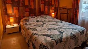 2 bedrooms, free WiFi, bed sheets - Charming Cottage in Tranquil Village with Private Parking and Baby Equipment (Villemurlin)