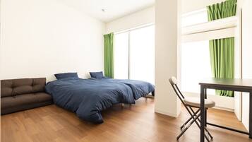 2 habitaciones, escritorio, tabla de planchar con plancha y wifi gratis