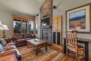 TV, fireplace - Brasada Ranch | 2 King Suites | Beautiful Views (Powell Butte)