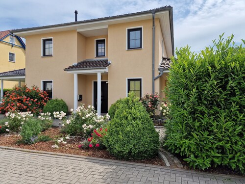 Spacious vacation home with rose garden, terrace and proximity to the sandy beach in Graa