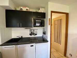 Microonde, forno, lavastoviglie, macchina per tè/caffè