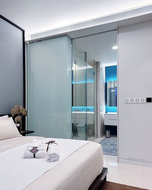 1 bedroom, bed sheets