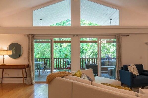 Smart TV, fireplace, offices