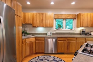 Fridge, microwave, oven, stovetop - Lush Oasis near Lake Michigan (Fennville)
