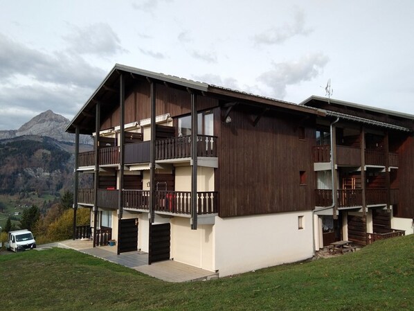 Exterior - Cozy Studio for 3 with Terrace, Parking, and Ski Storage in Crest-Voland (Crest-Voland)