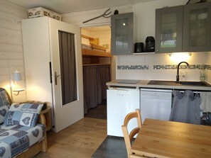 Interior - Cozy Studio for 3 with Terrace, Parking, and Ski Storage in Crest-Voland (Crest-Voland)