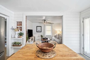 Unclassified image, 5 of 41, button