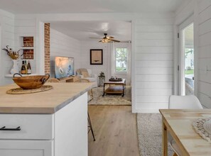 Unclassified image, 3 of 41, button