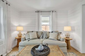 TV - New! City Lights Escape in Ellsworth! (Ellsworth)