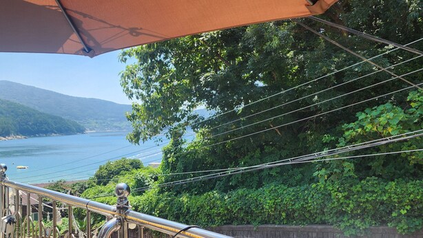 A balcony with a view of a lake and mountains.