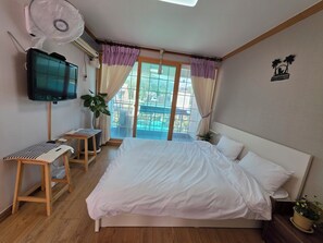 1 bedroom, free WiFi, bed sheets - Relax and Enjoy the Beauty of Bird Song and Crashing Waves (Geoje-si)