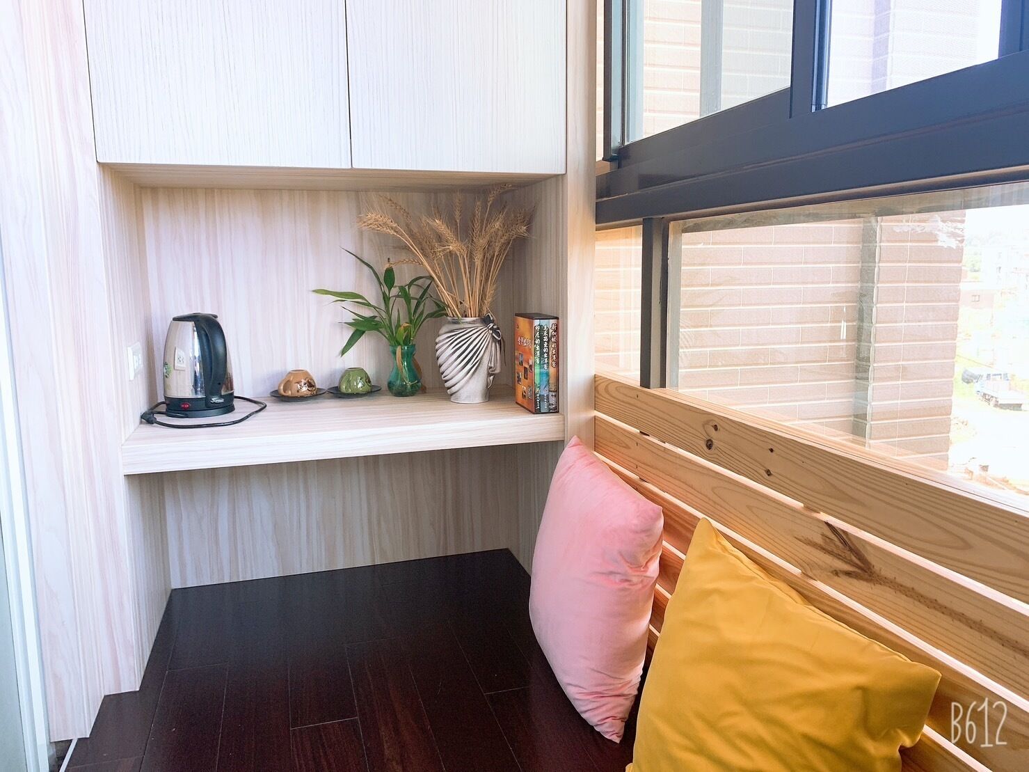 Artículos del minibar gratis, decoración personalizada y insonorización 