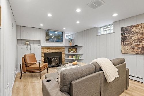 6BR Home w public Lake Access 1.8miles 2 DT Wayzata, enjoy the lake year round!