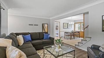 スマートテレビ、暖炉、卓球台、書斎 / ワークスペース