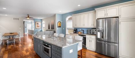 Fridge, microwave, stovetop, dishwasher