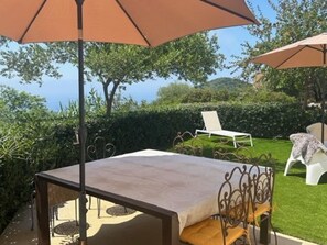 Outdoor dining - Ground Floor Apartment 3 Rooms with Air Conditioning and Parking near Ajaccio (Villanova)